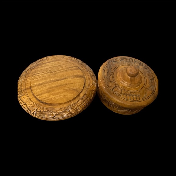 Stunning Vintage Hand Carved Cake Plate & Cover. - Picture 5 of 6